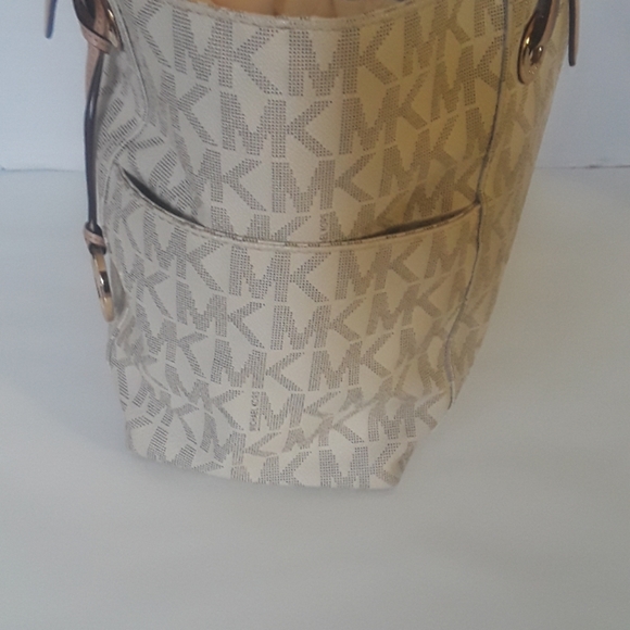 Authentic Michael Kors Handbag - Picture 3 of 8